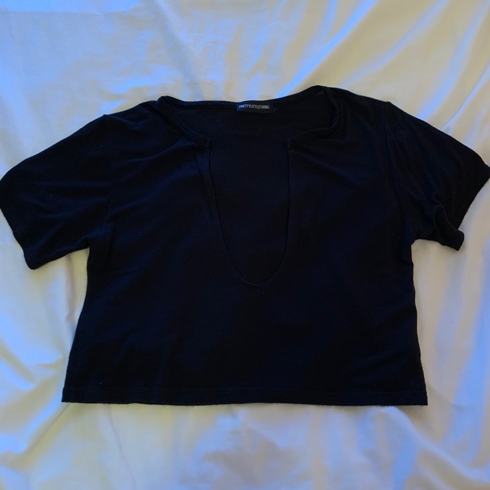 Pretty Little Thing Deep V Cropped T Shirt